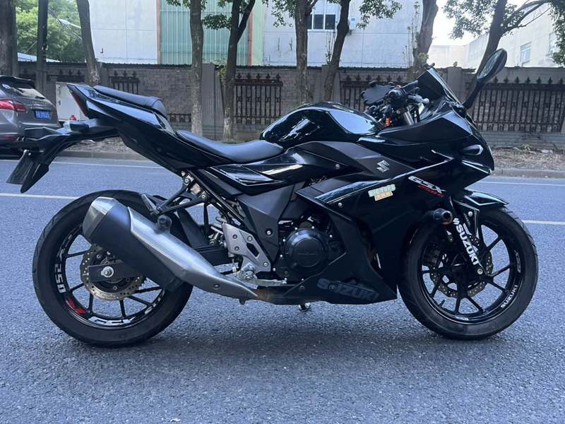 豪爵铃木 GSX250R