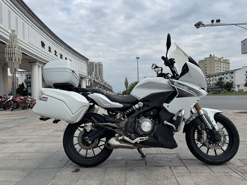 贝纳利 302 Touring