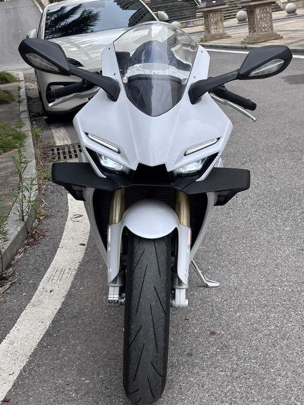 张雪机车 500RR