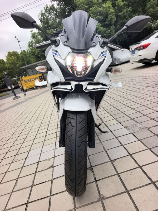 豪爵铃木 GSX250R