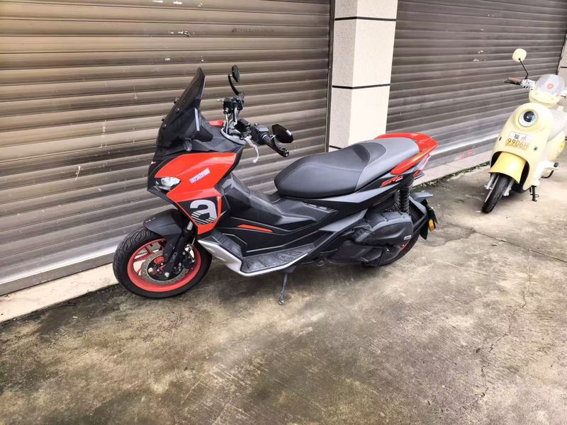阿普利亚 SR GT 200