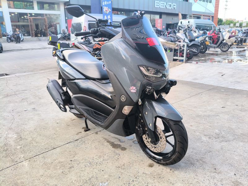 雅马哈 NMAX