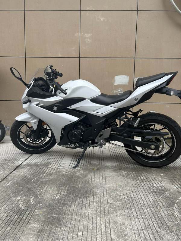豪爵铃木 GSX250R