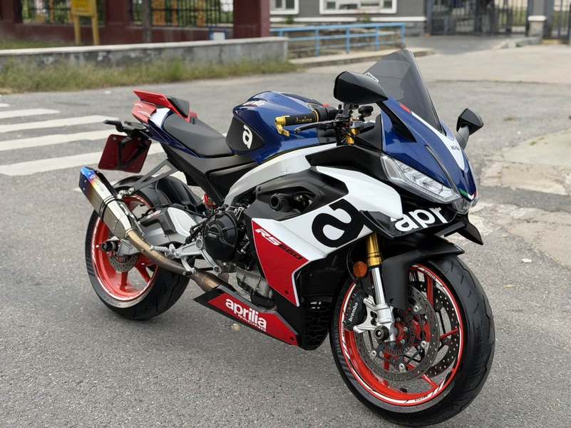 阿普利亚 RS 660 