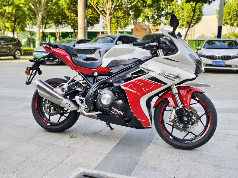贝纳利 龙卷风 Tornado 302R