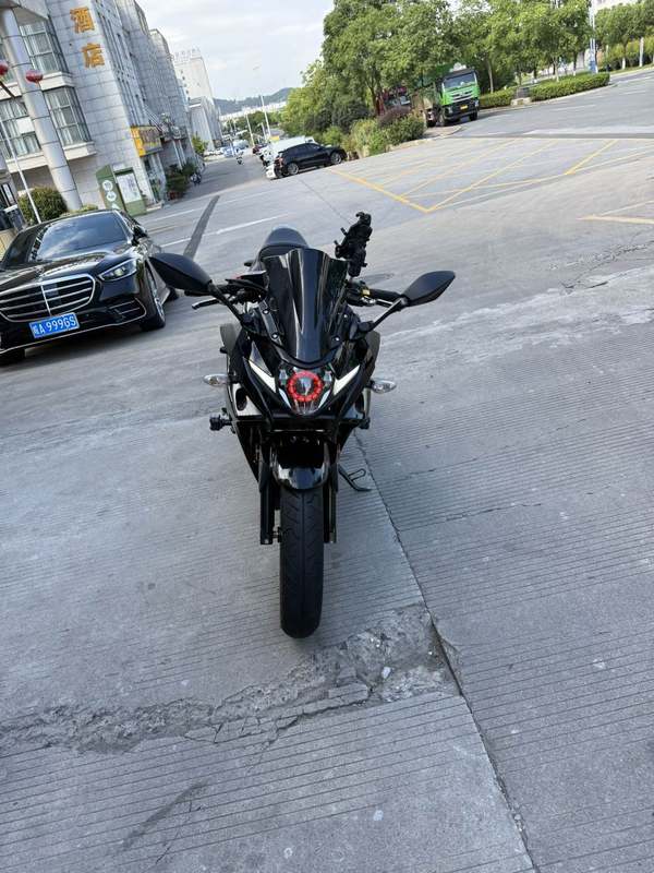 豪爵铃木 GSX250R