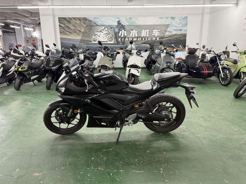 雅马哈 YZF-R3