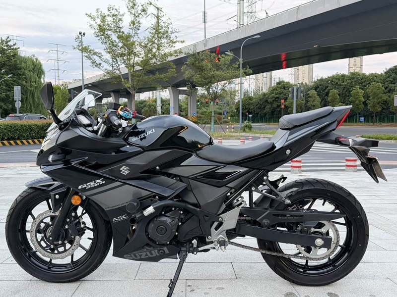 豪爵铃木 GSX250R
