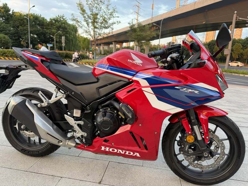 本田WING CBR400R