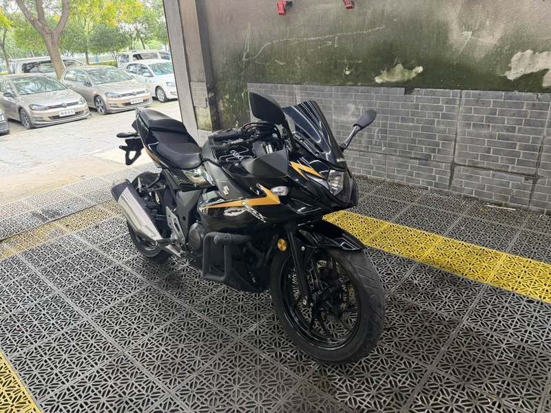 豪爵铃木 GSX250R