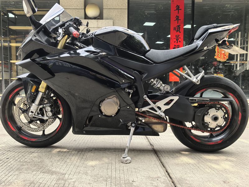 张雪机车 500RR