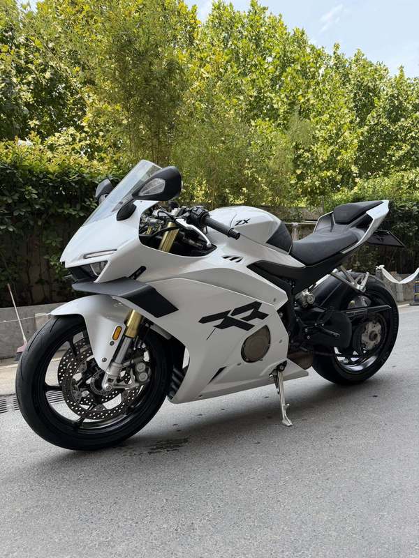 张雪机车 500RR