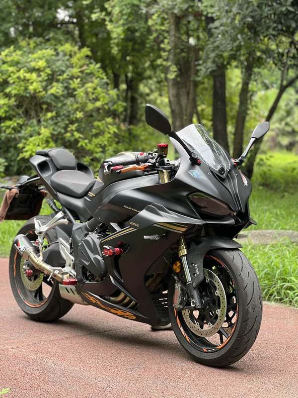 QJMOTOR 赛800