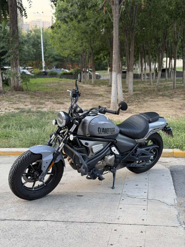 QJMOTOR 闪500S