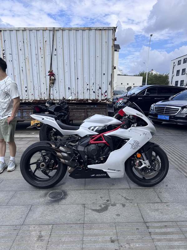 奥古斯塔 F3 800