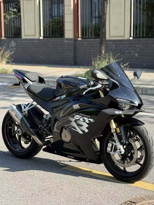 张雪机车 500RR