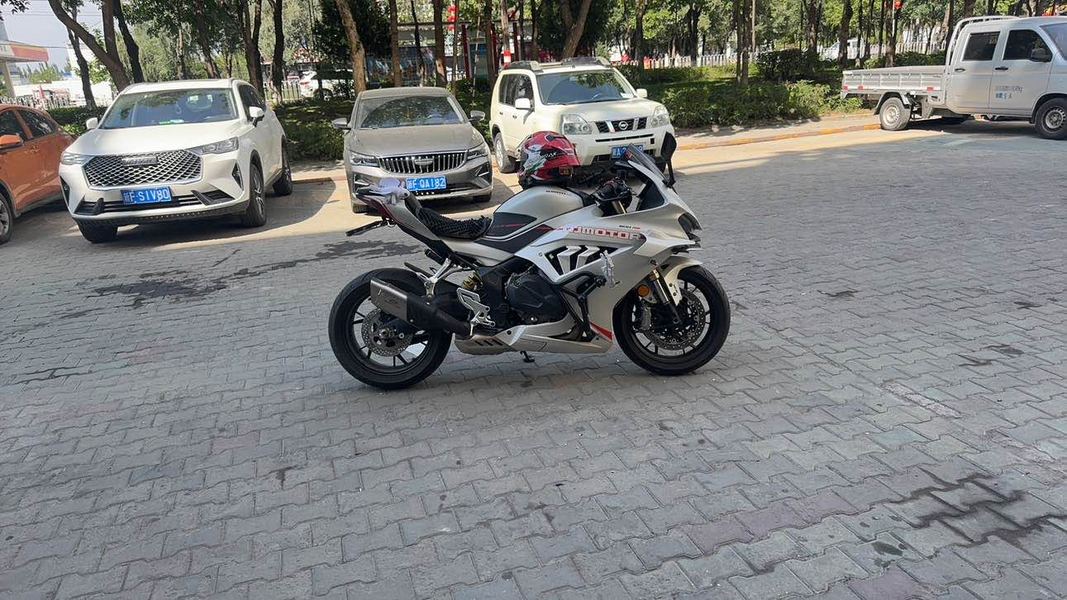 QJMOTOR 赛600