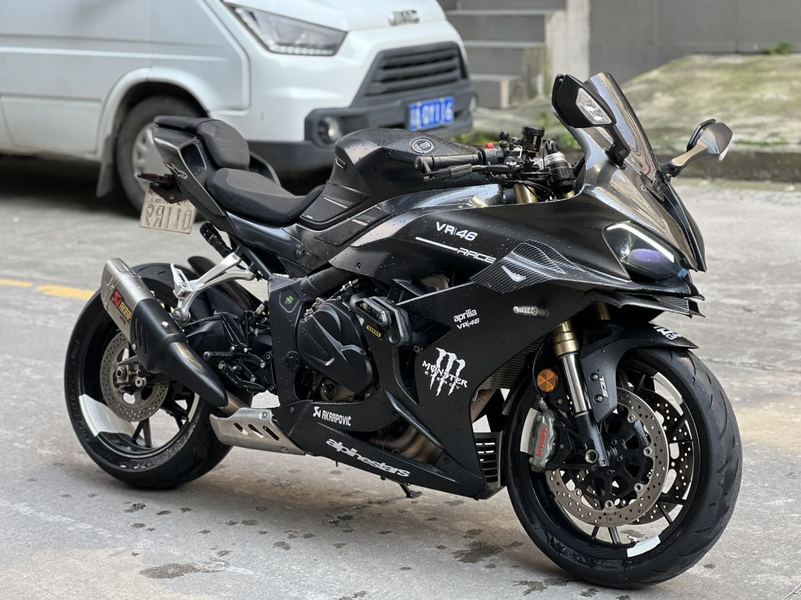 QJMOTOR 赛800
