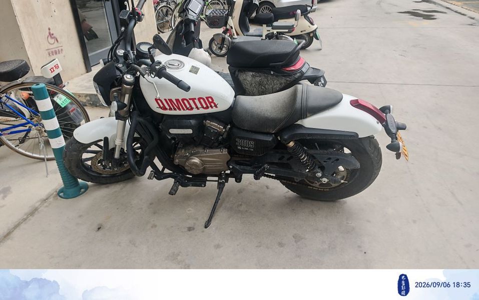 QJMOTOR 闪300S