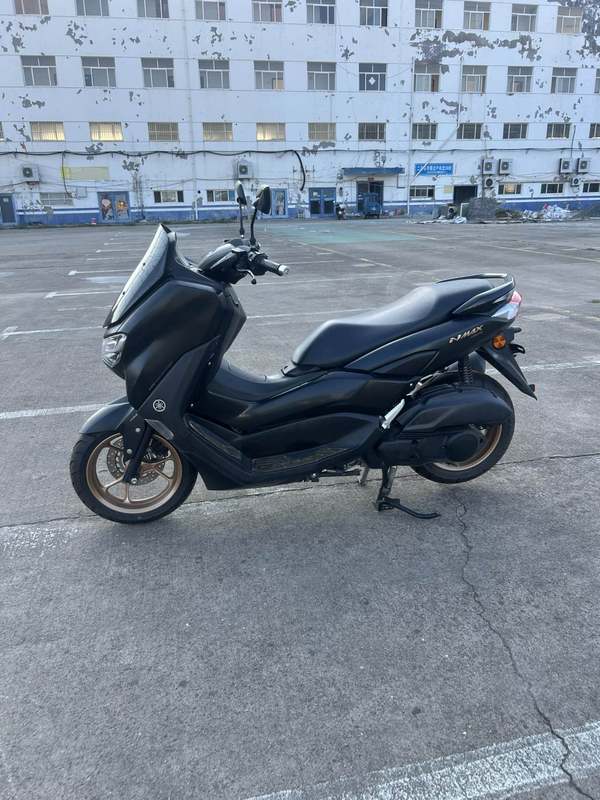 雅马哈 NMAX