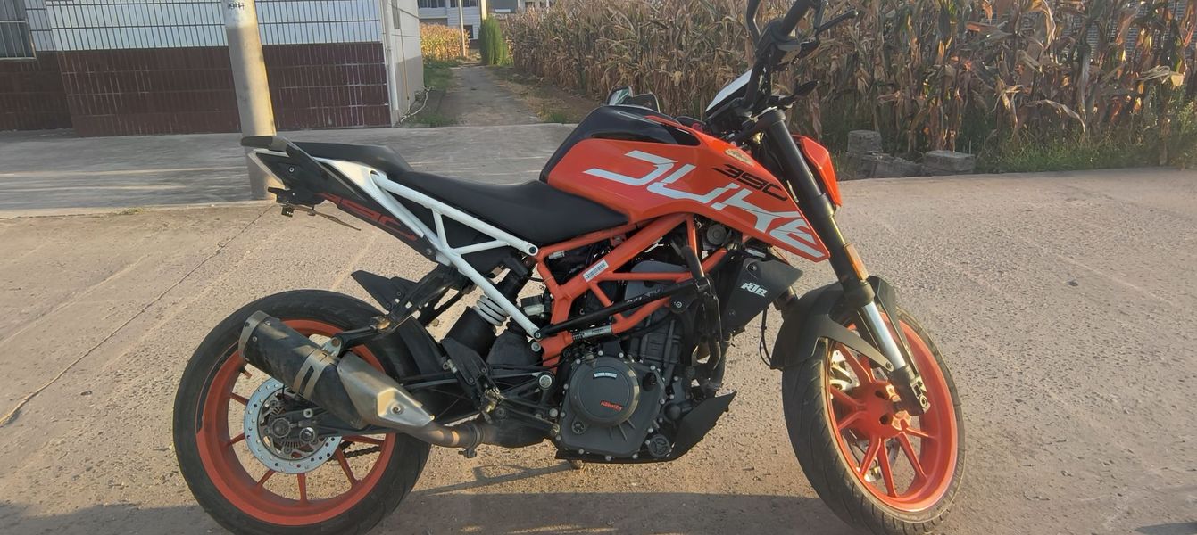 KTMR2R 390 Duke