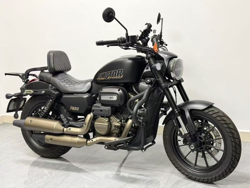 QJMOTOR 闪300S