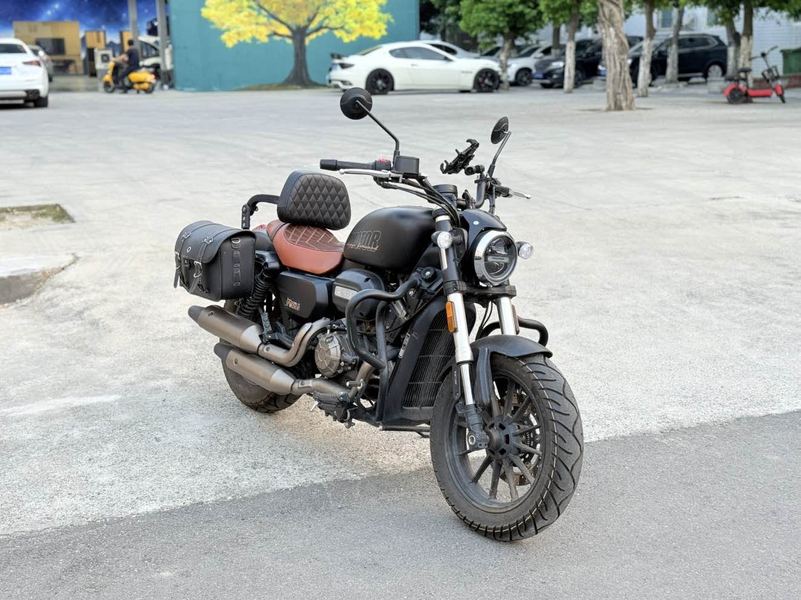 QJMOTOR 闪300S