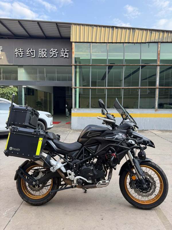 贝纳利 TRK552