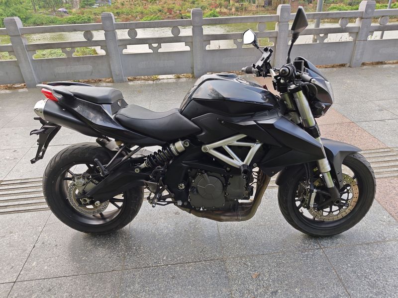 贝纳利 TNT600i