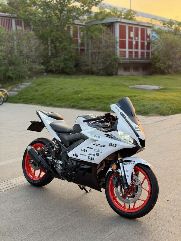 雅马哈 YZF-R3
