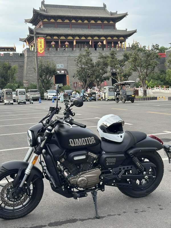 QJMOTOR 闪300S