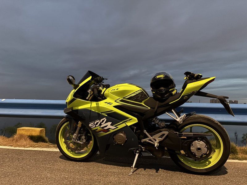 张雪机车 500RR
