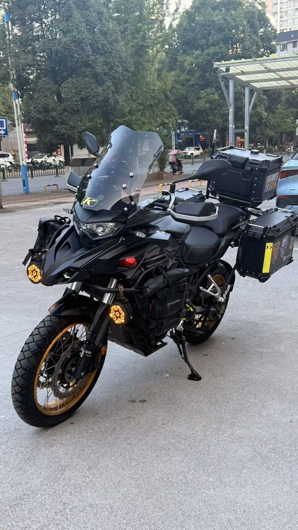 贝纳利 TRK552