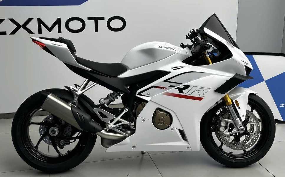 张雪机车 500RR