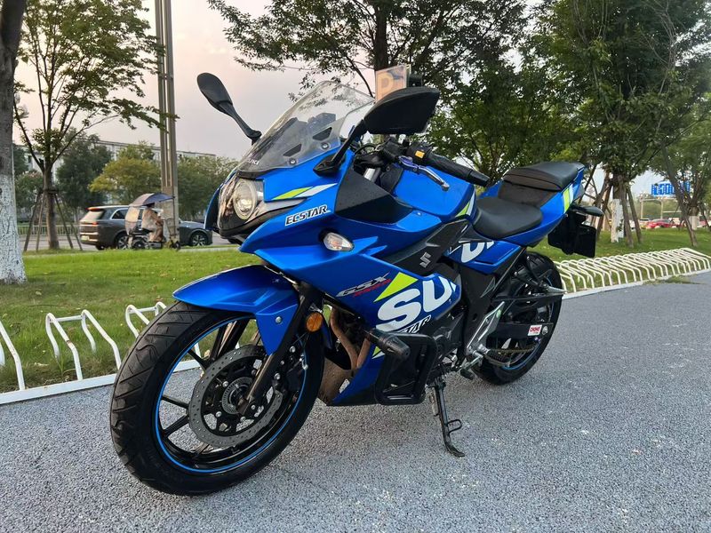豪爵铃木 GSX250R