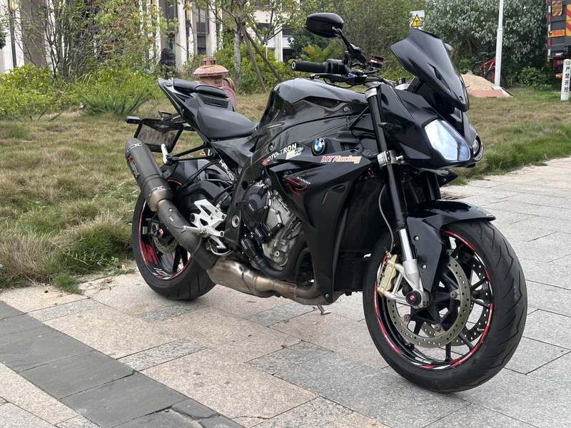 宝马 S 1000 R