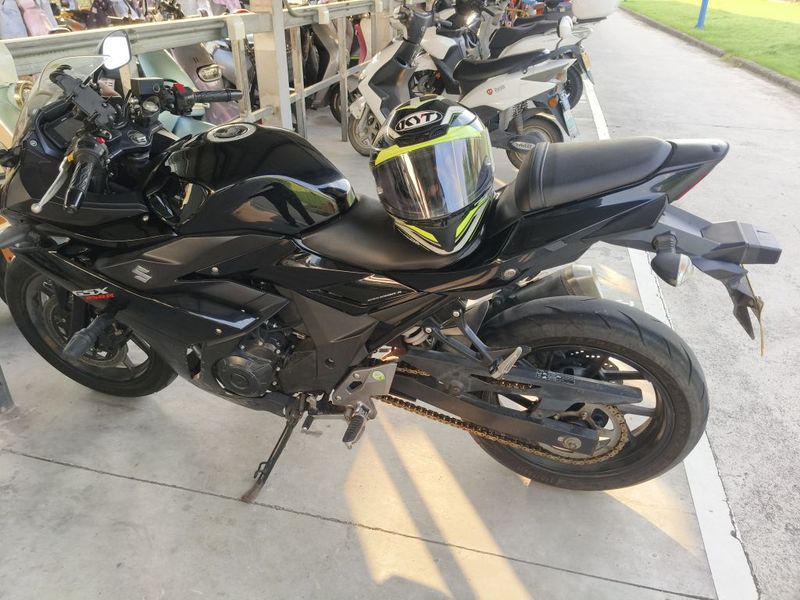 豪爵铃木 GSX250R
