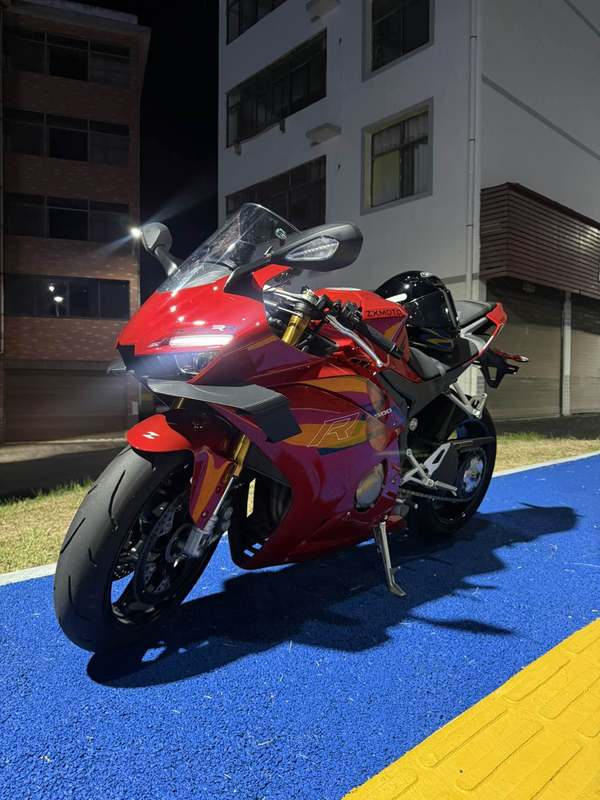 张雪机车 500RR