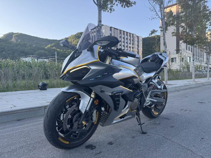 QJMOTOR 赛800