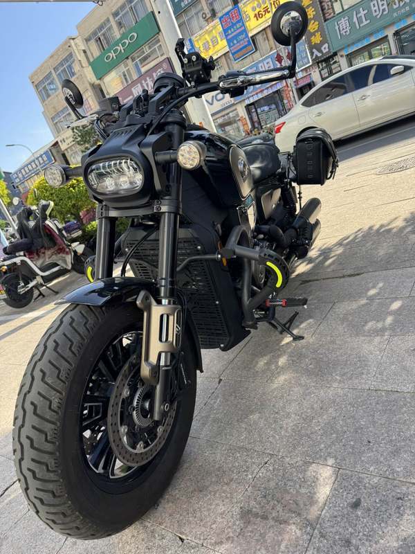 QJMOTOR 闪600