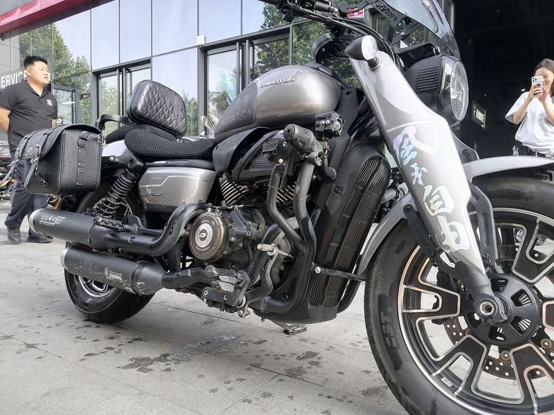 QJMOTOR 闪400