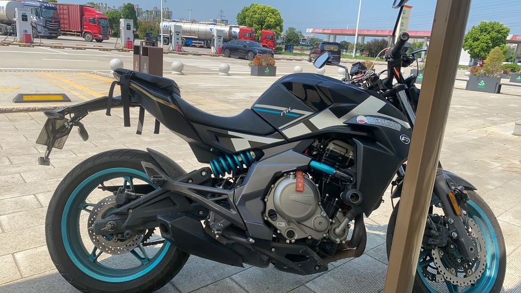 春风 650NK