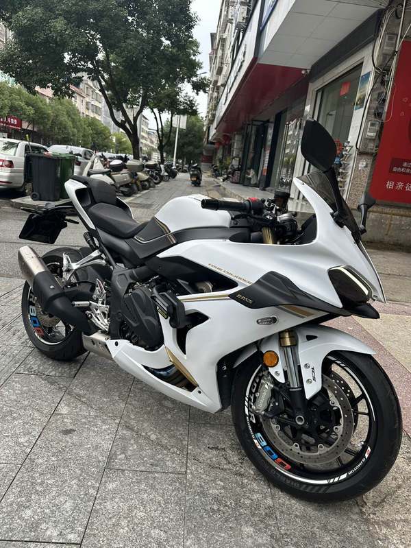 QJMOTOR 赛800