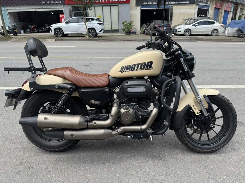 QJMOTOR 闪300S