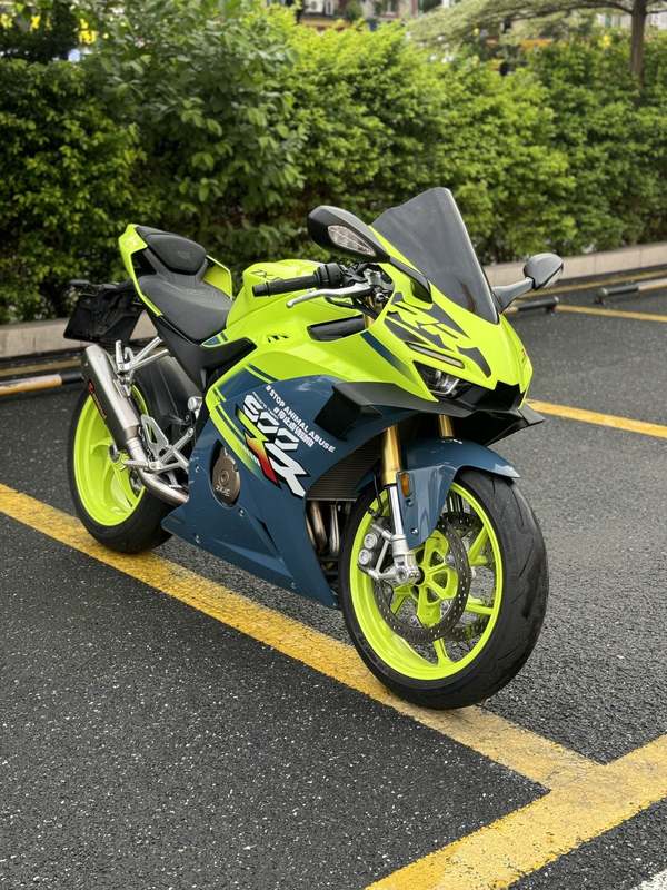 张雪机车 500RR