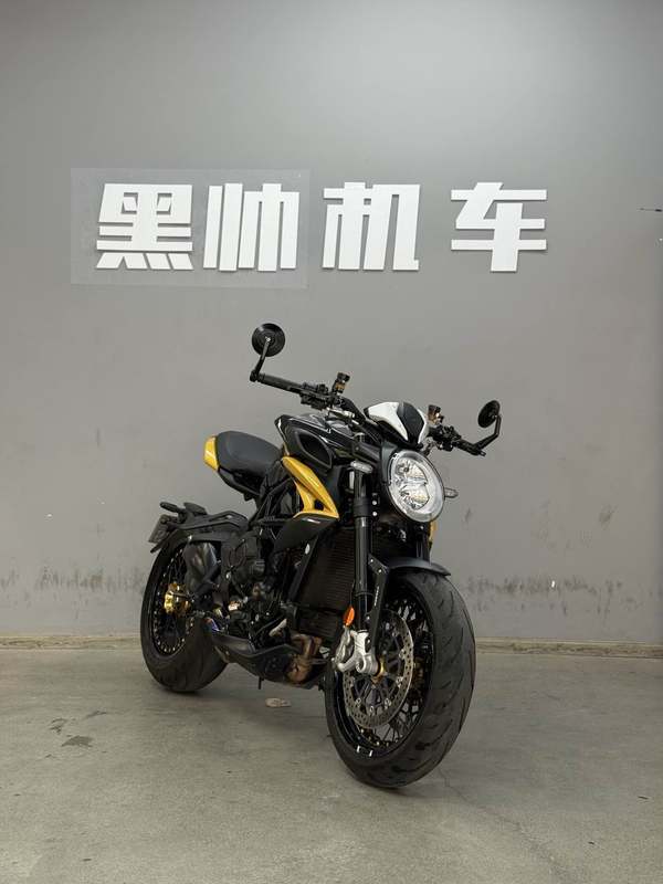 奥古斯塔 Dragster 800