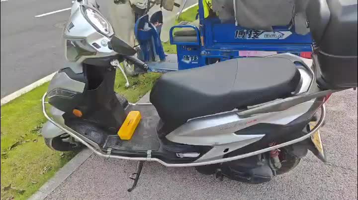 豪爵 USR125 