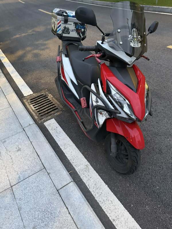 新大洲本田 裂行 RX125Fi
