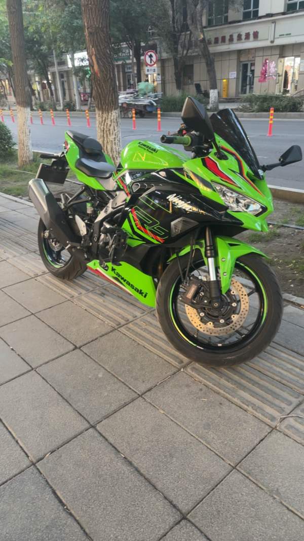 川崎 ZX-4R