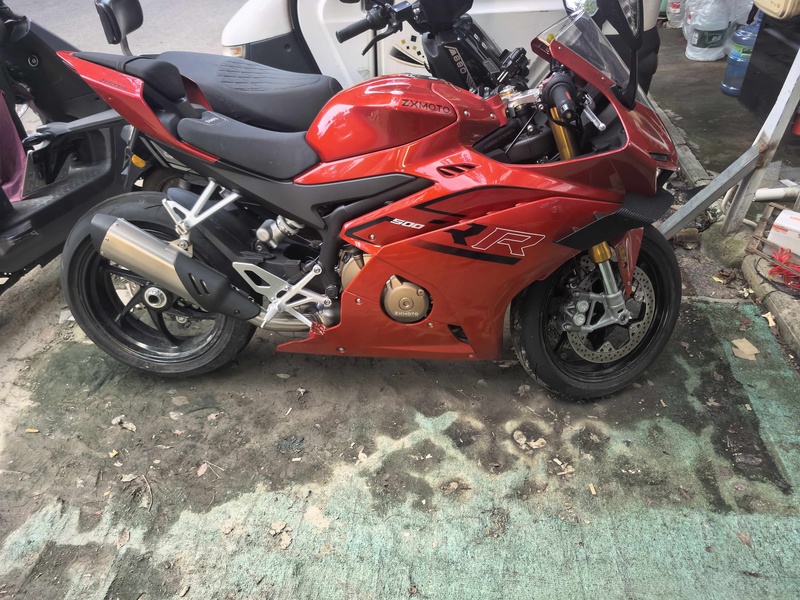 张雪机车 500RR